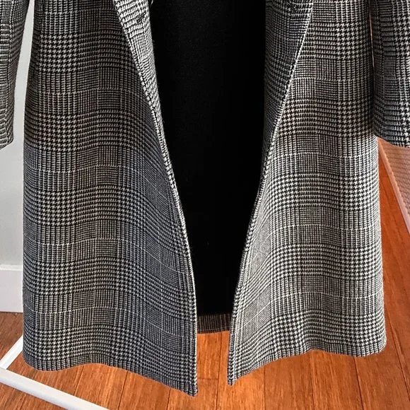 RARE Aritzia Babaton Stedman Coat Grey Plaid Medium - Picture 3 of 4